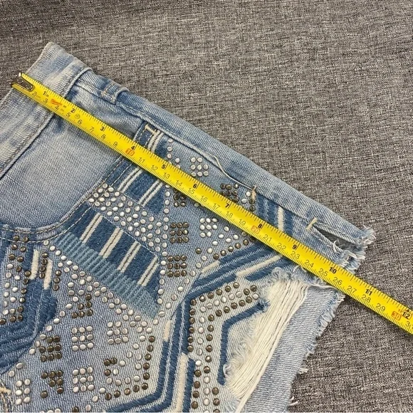 Hollister studded denim jean shorts light wash bedazzled raw hem womens - Picture 8 of 8